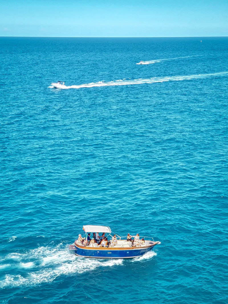 Crossing Wakes